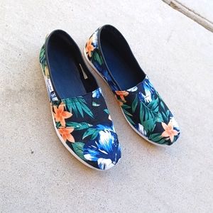 Charlie Paige shoes slip on size 6 womens